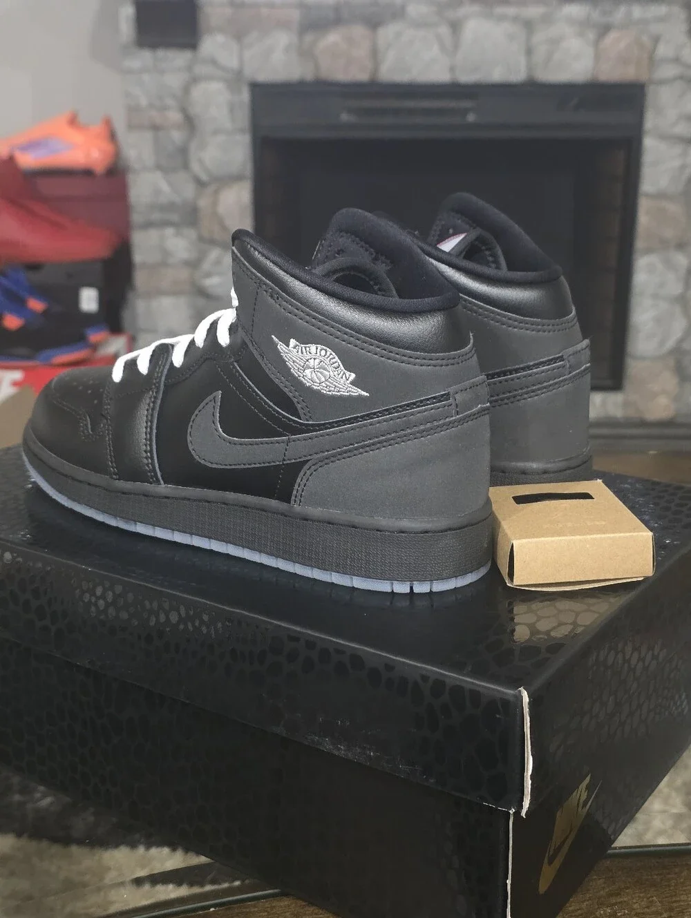 Nike Air Jordan 1 Mid SE Black Metallic Reimagined GS